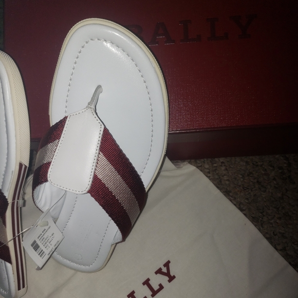 Bally slides - Picture 1 of 3